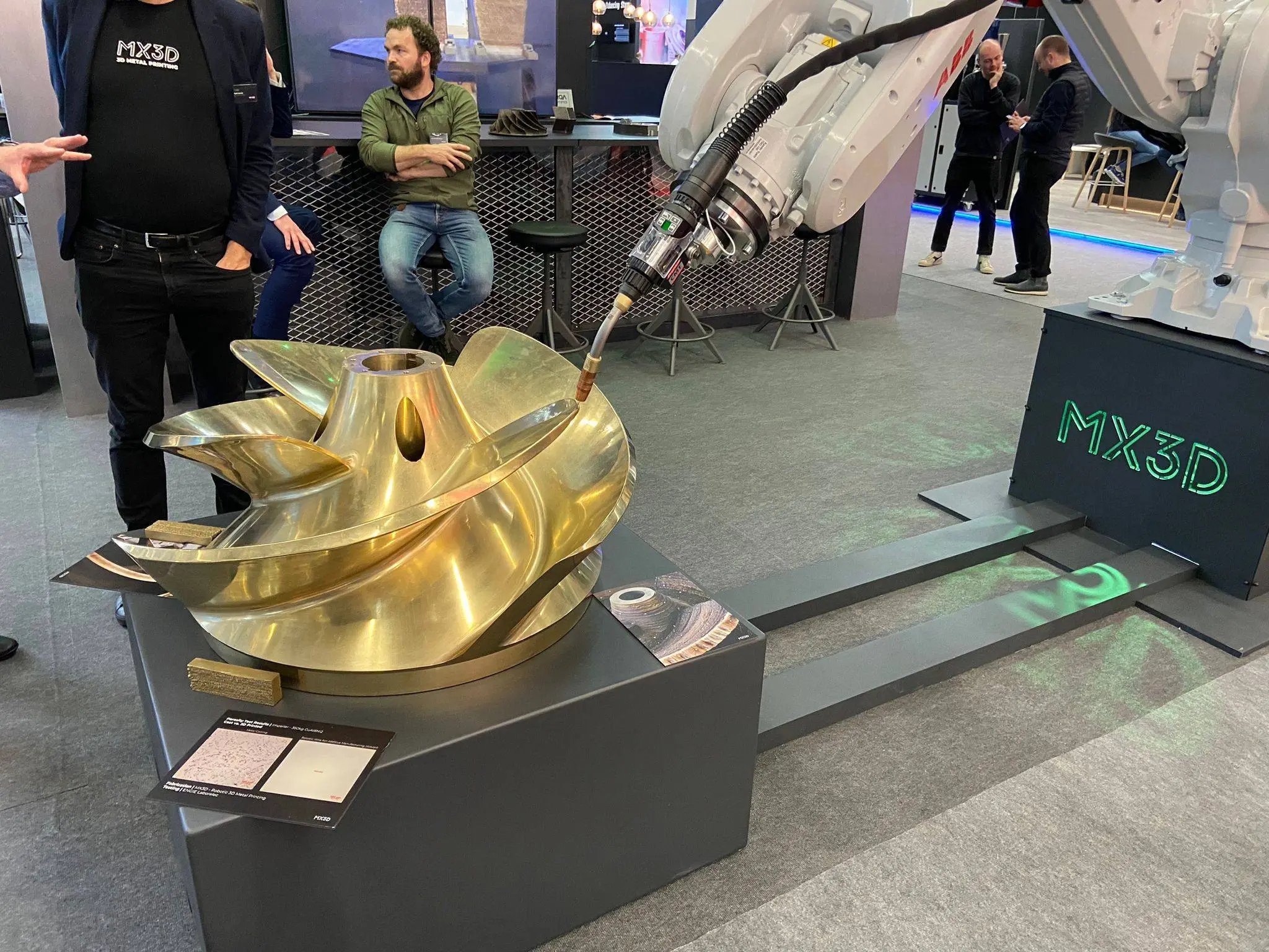 Maschinenbauer und Elektrotechniker auf der Leitmesse für additive Fertigung in Frankfurt