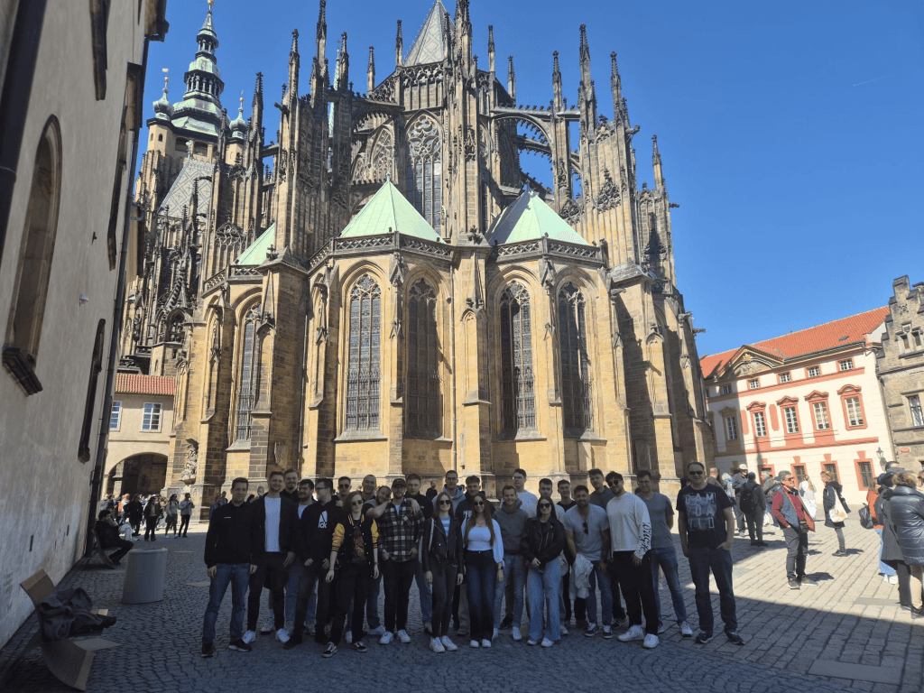 Prager Burg mit Abschlussklassen