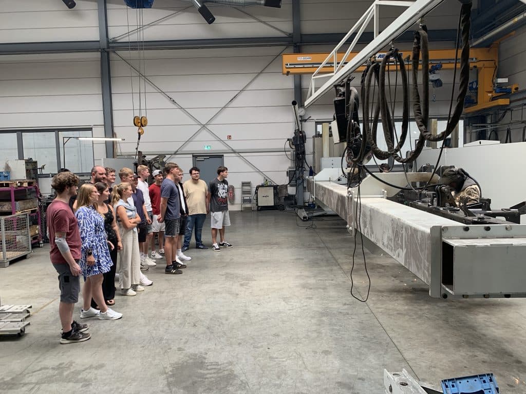 Firmenbesuch der Klasse MT1 bei der Albach Maschinenbau AG